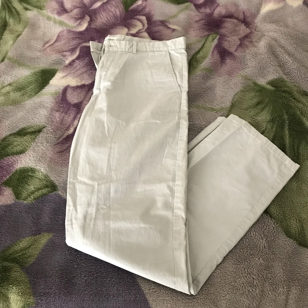Light gray khaki pants from Calvin Klein - Picture 2 of 8